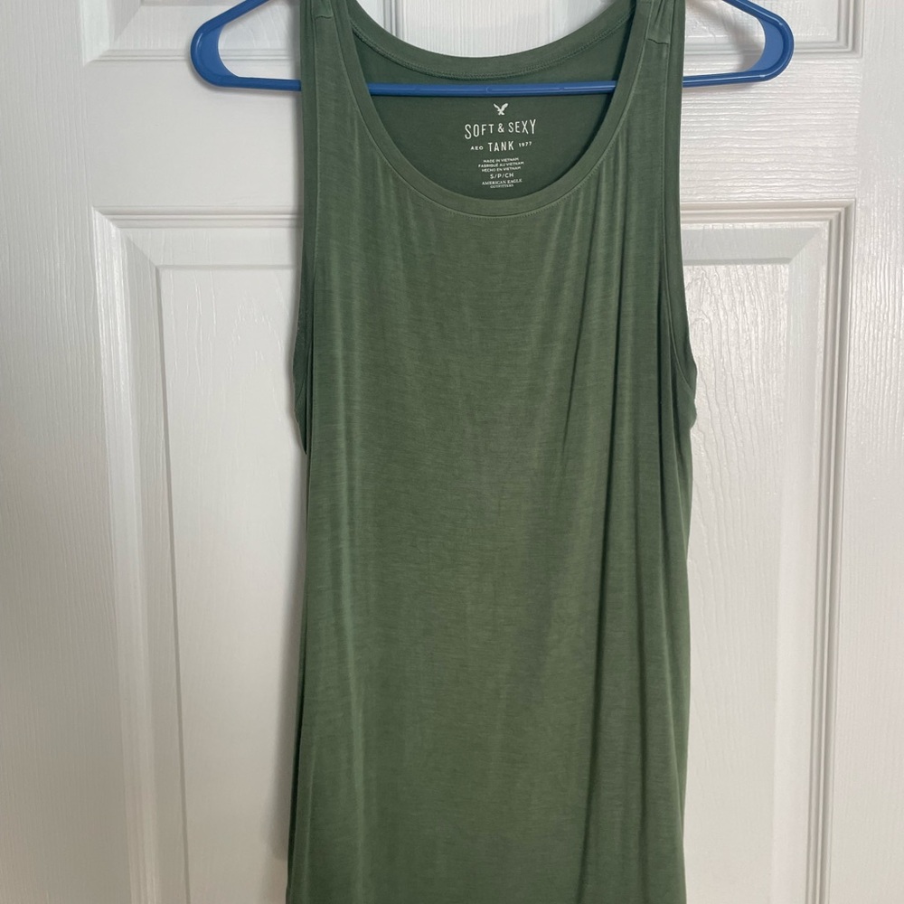 American Eagle Outfitters Fitted Green Sleeveless Tank Top